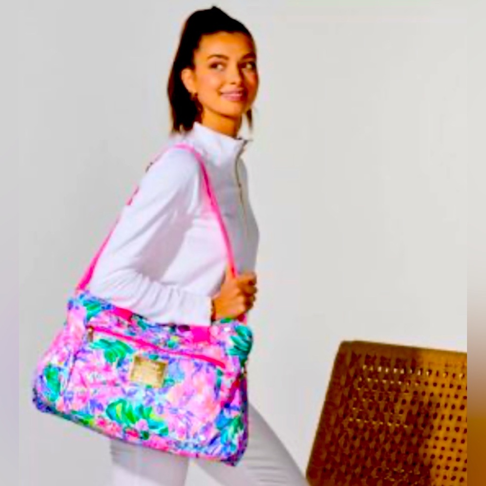 * RARE* Disney Parks x Lilly Pulitzer $168 Disney Dreamin Weekender Bag NWT
